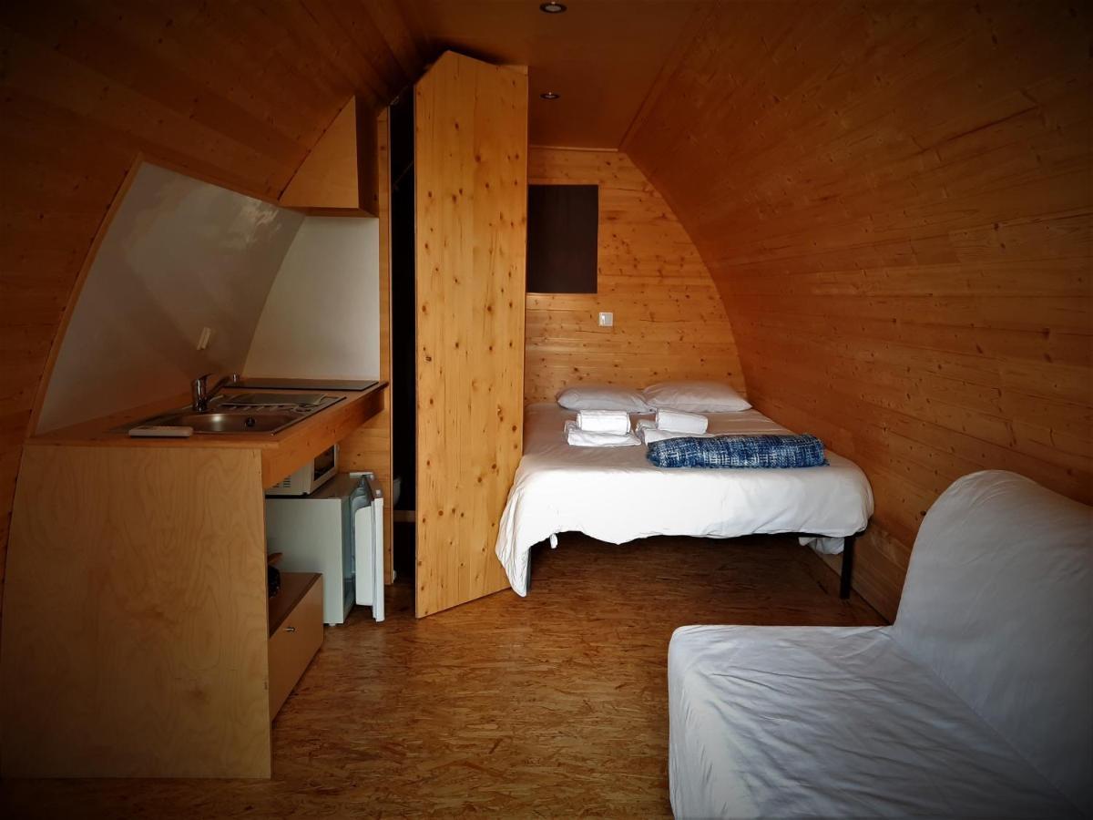 Glamping Hills Hotel Santa Comba de Rossas Екстериор снимка